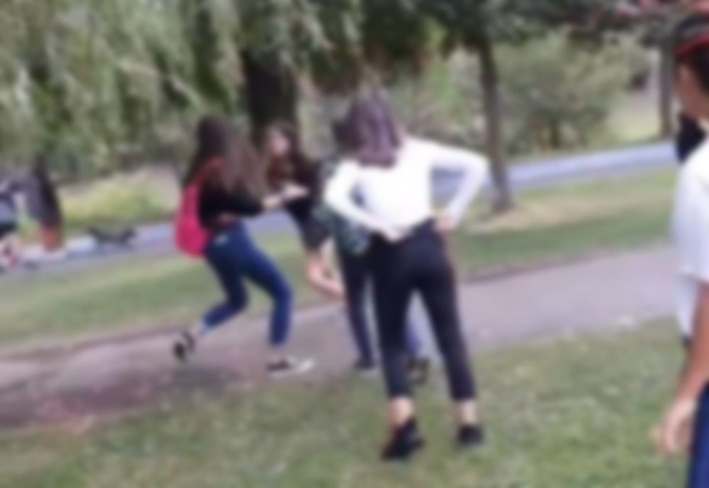 Mama minorei bătute de fetele din Dărmănești: „Nu este prima dată când se întâmplă”