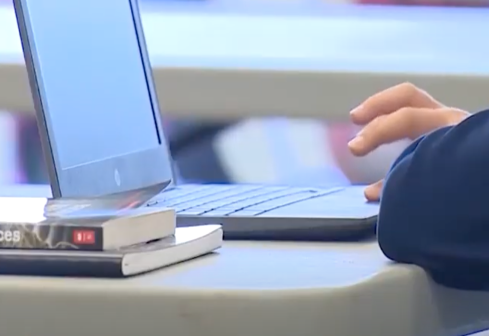 Șase clase din Bacău au trecut în online