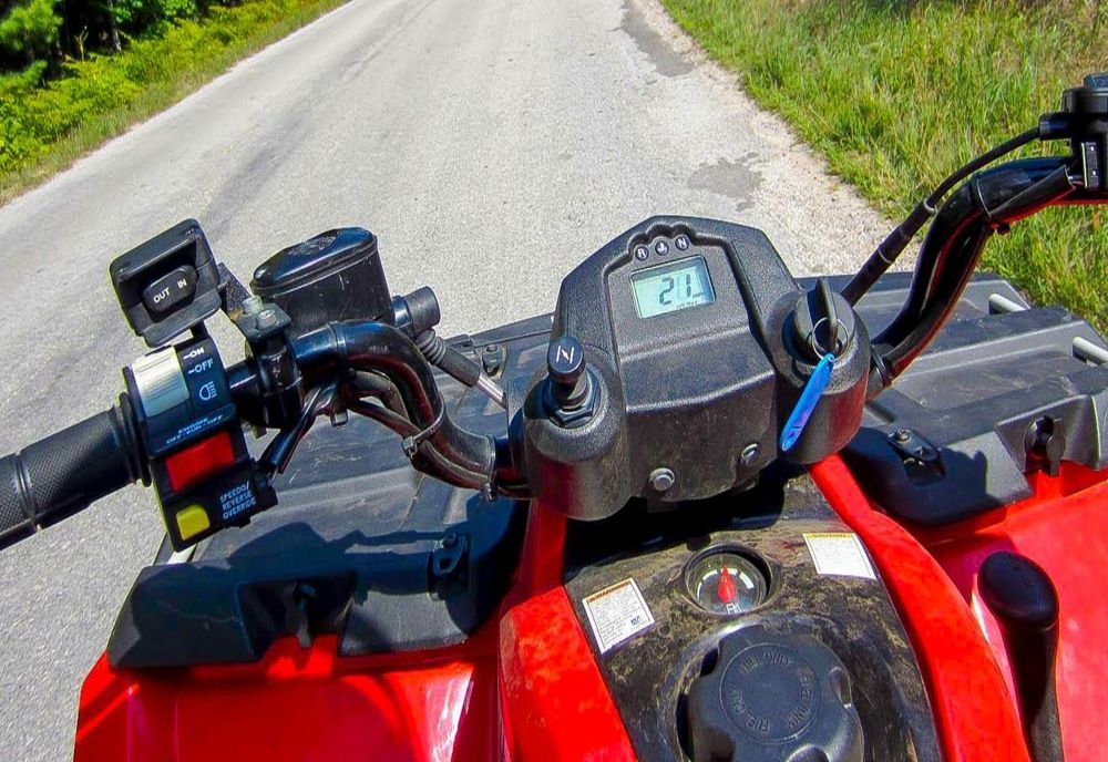 La plimbare cu ATV-ul deși nu avea permis de conducere