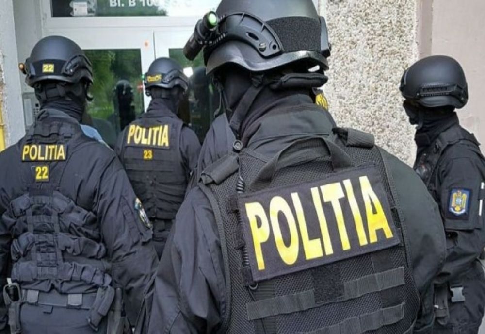 Percheziții la traficanții de droguri! Ce au găsit polițiștii