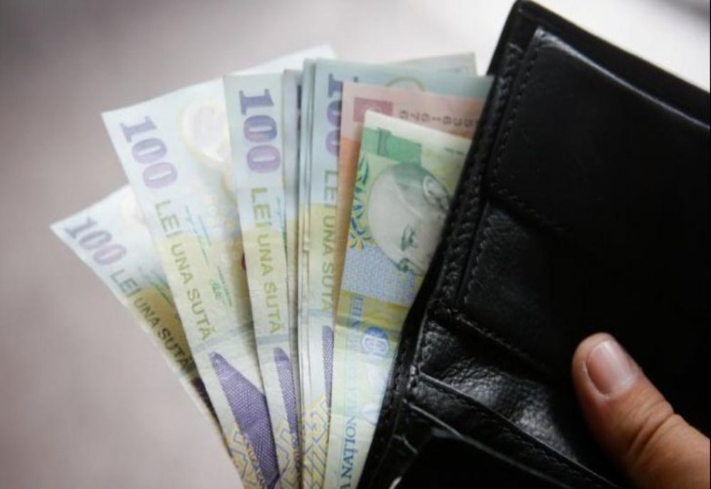Salariile bugetarilor și pensiile militarilor cresc, din ianuarie 2023. Ce alte venituri vor fi majorate