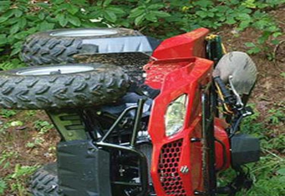 Aproape de coma alcoolică, un tânăr s-a urcat pe un ATV. A ajuns în arest