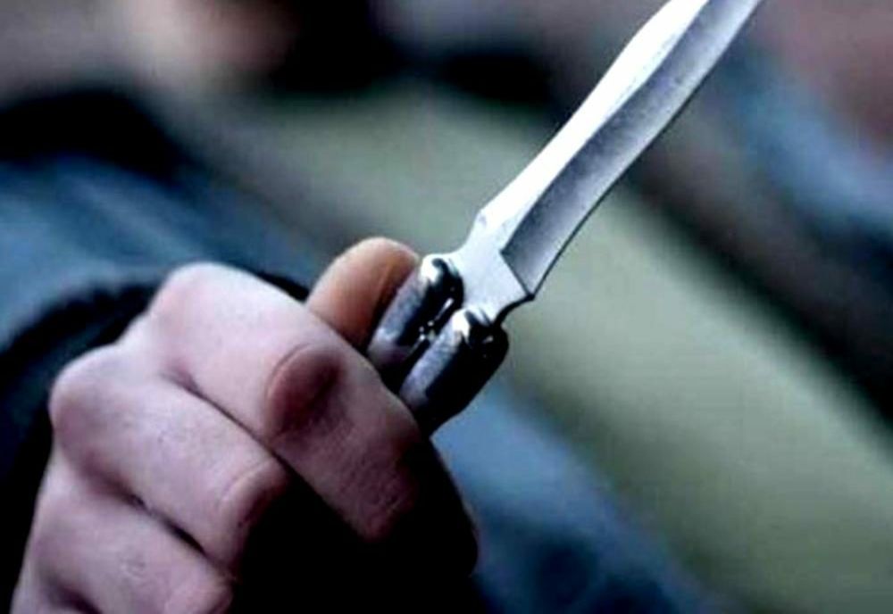 Nou caz de violență în școală: Profesor amenințat cu cuțitul de un elev de 15 ani - Acuzații grave după ce a fost reținut de polițiști