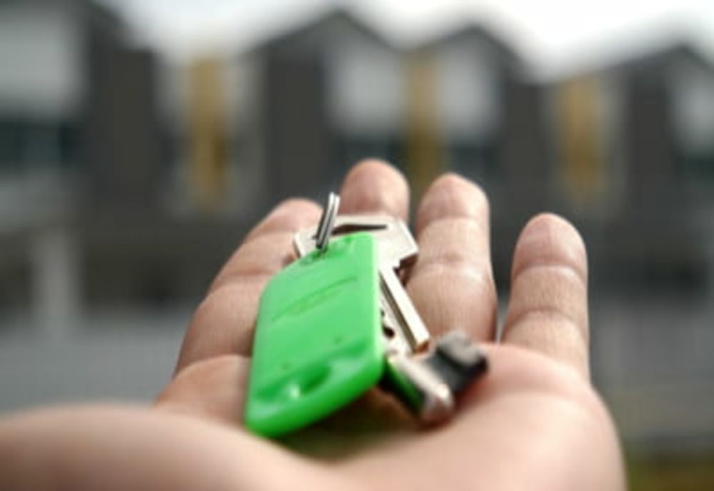 Atenție! S-au schimbat regulile la ÎNCHIRIEREA locuințelor. Cresc amenzile și scad facilitățile
