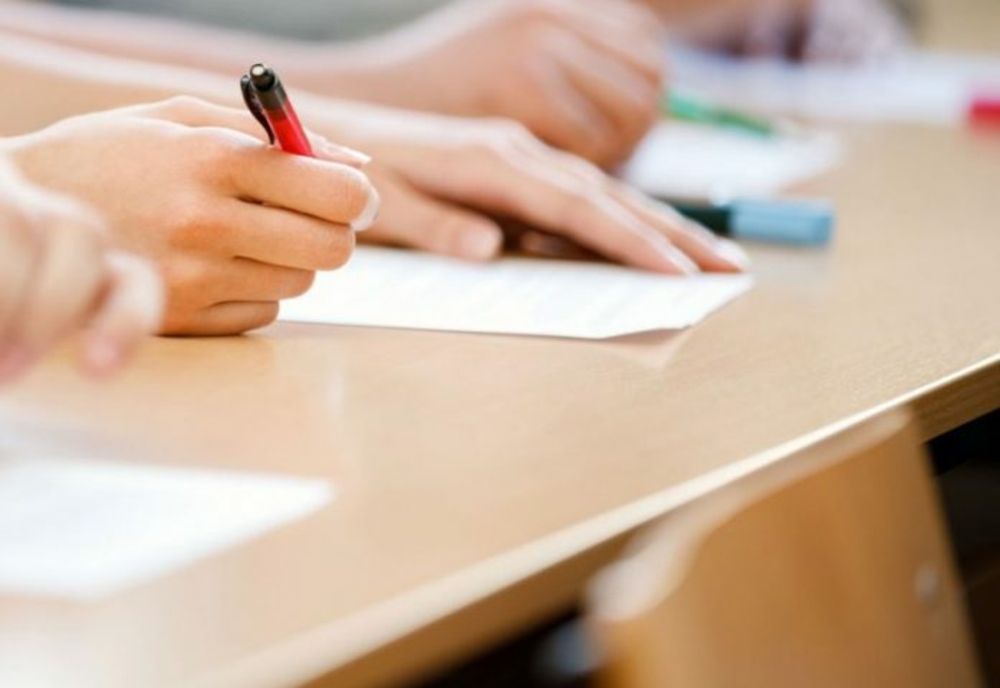 Simulare Evaluarea Națională 2024. Elevii de clasa a VIII-a susţin marţi proba la Matematică