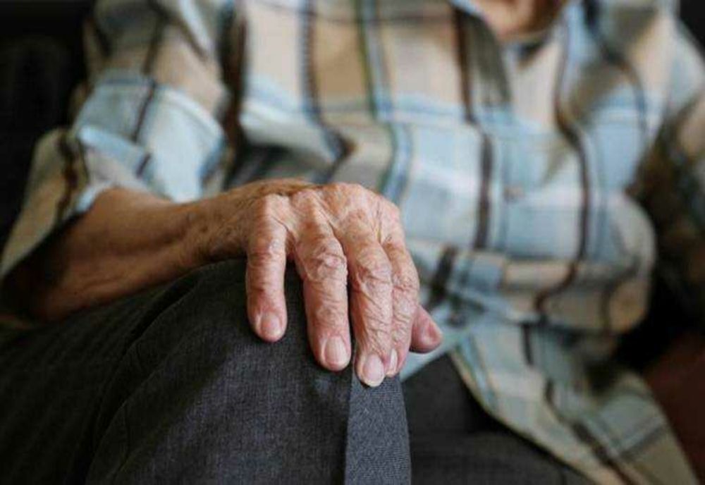 Escrocii umblă, mai nou, cu sacoșa. Vârstnicii, păcăliți direct în pragul casei