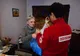 Sprijin de la Crucea Roșie pentru zeci de bătrâni nevoiași