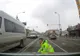VIDEO VIRAL: Un agent de circulație a oprit traficul în centrul Bacăului ca să salveze un cățel