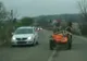 VIDEO: Panică la Oituz! Doi cai au galopat pe şosea cu căruţa, fără căruţaş. Cum s-a terminat aventura