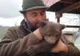 VIDEO:  Un pui de urs pierdut de mama lui, salvat din apele unui râu, pe raza Ocolului Silvic Târgu Ocna