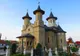 FOTO:Astăzi se resfințește biserica celor 18.600 de eroi de la Oituz. La slujba oficiată de trei ierarhi participă peste 100 de preoți și mii de credincioși din toată Moldova
