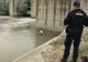 FOTO: După ce au pescuit cu furca, braconierii au trecut la crâsnice. Vezi ce au prins pe lacul Galbeni