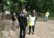 FOTO:Poliţiştii locali îi învaţă pe băcăuani cum să păstreze curăţenia în oraş. Împart flyere şi amenzi