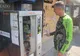 FOTO/VIDEO: A apărut în Bacău primul automat de râme, viermișori, pufuleți și mămăligă. Proprietarul este ofițerul de marină Florin Lozincă, fost component al lotului naţional masculin de pescuit sportiv staţionar și antrenor al lotului naţional feminin d