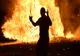 Bărbat din Asău, reţinut de poliţişti pentru incendierea propriei locuinţe