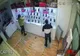 A furat ceasuri și telefoane mobile în valoare de aproximativ 10.000 de lei