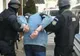 Doi tineri violenți, săltați de polițiști! Unul dintre ei a încercat să lovească polițistul cu o sticlă