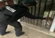 Percheziție domiciliară la o persoană bănuită de comercializarea câinilor din rasele agresive