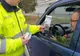 Peste 50 de șoferi au rămas fără permisele de conducere în weekend