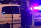 Un bărbat care stătea la o masă a unei terase, luat la bătaie de trei indivizi