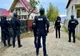 Cinci persoane reţinute, după ce au aruncat cu pietre în maşinile de poliţie venite să ridice un arestat preventiv