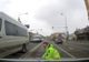 VIDEO VIRAL: Un agent de circulație a oprit traficul în centrul Bacăului ca să salveze un cățel