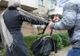 Un tânăr din Bacău a fost reținut după ce a atacat o bătrână pe o stradă centrală din Focșani, smulgându-i poșeta