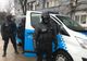 Hoț scandalagiu prins și imobilizat de polițiștii locali în zona Gării Bacău. Individul a furat 2.000 de dolari, 600 euro și 1.500 lei