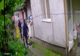 VIDEO ȘOCANT:Un pechinez inofensiv, omorât cu un topor de vecinii proprietarului. Stăpânii cățelușei au privit înmărmuriți scenele șocante surprinse pe camerele de supraveghere
