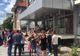 FOTO:Protestatarii caselor Habitat vor utilităţi gratuite de la Primăria Bacău. Oamenii au fost sfătuiţi să aibă răbdare