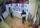 A furat ceasuri și telefoane mobile în valoare de aproximativ 10.000 de lei