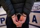 Tânăr de 30 de ani, reţinut de poliţişti pentru lovire sau alte violenţe 
